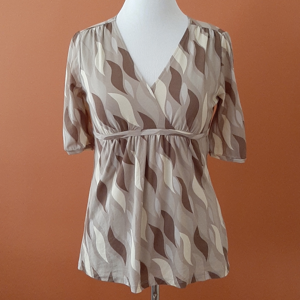 a.n.a geometric short sleeved flowy blouse - L